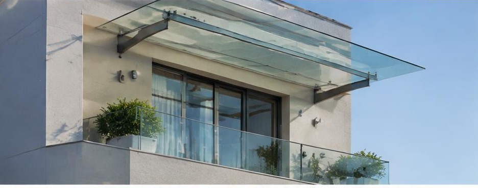 Auvent transparent sur balcon