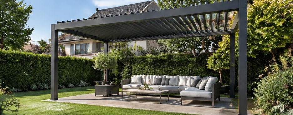 Pergola ouverte sur un jardin