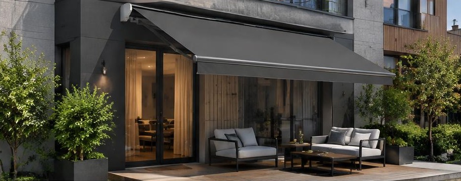 Store banne sur maison contemporaine