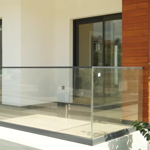 Garde-corps tout verre en intérieur