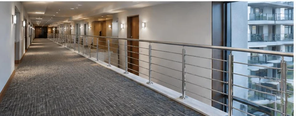 Balustrade 100 % inox — configuration contemporaine 09