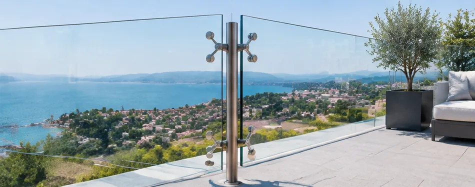 Garde-corps vitré à connecteurs spider — modèle 02