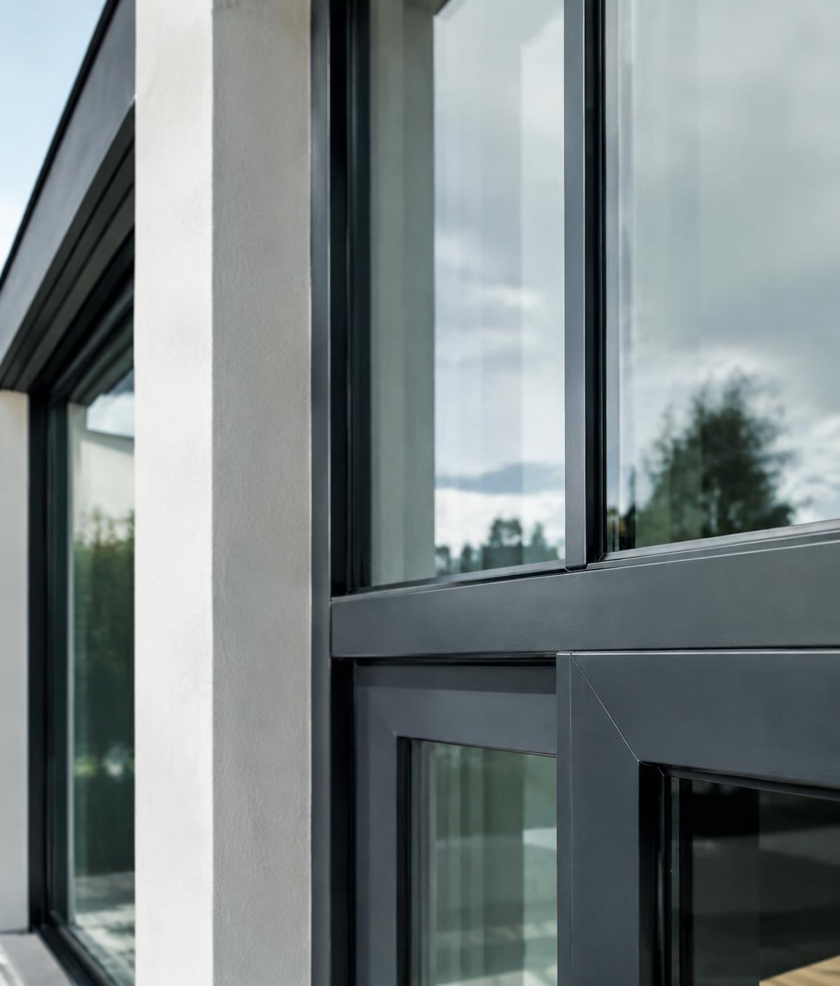 Détail de menuiserie aluminium anthracite